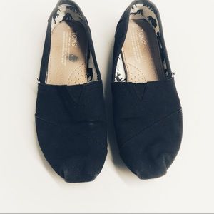 Toms sz 8 Women's Black Canvas Shoe